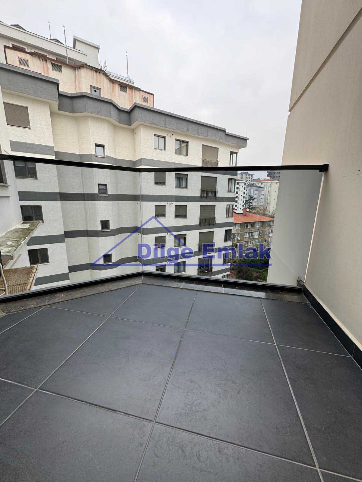 Bostancı Sahile Yakın Kısmi Deniz Manzaralı 7 Yıllık Binada 4+1 Satılık Daire