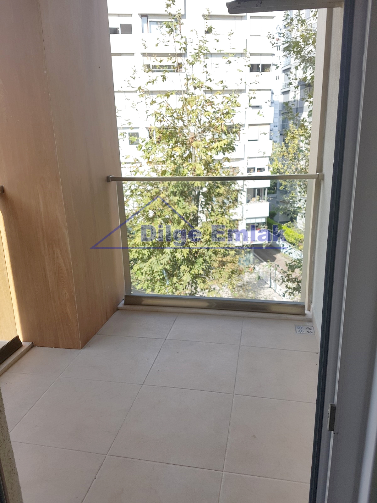 Fenerbahçe Cadde Üzeri 4+1 Balkonlu Lüks 7 Yıllık Satılık Daire