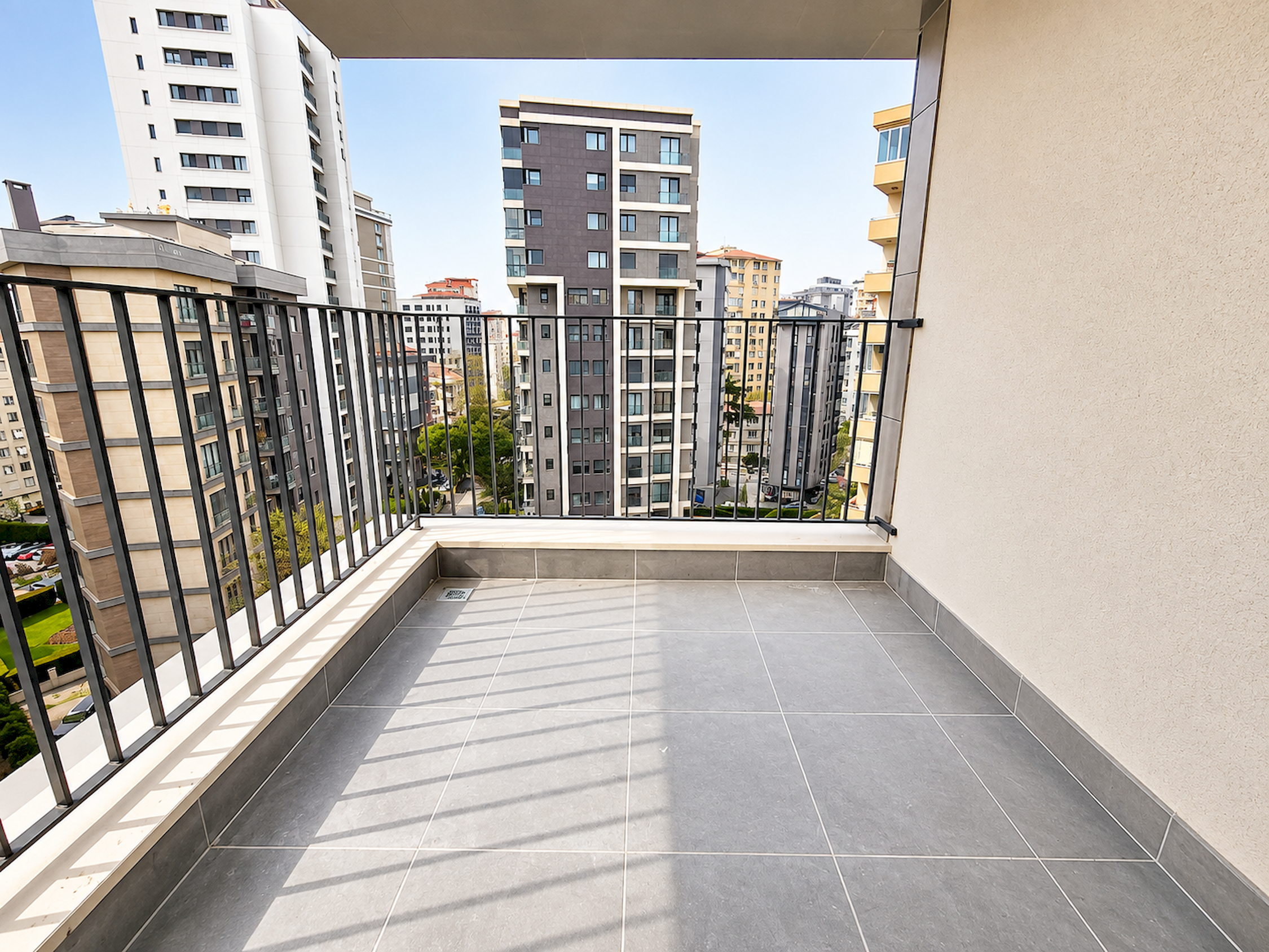 Kalamış Sahil 3+1 Sıfır bahçe kullanımlı Satılık daire