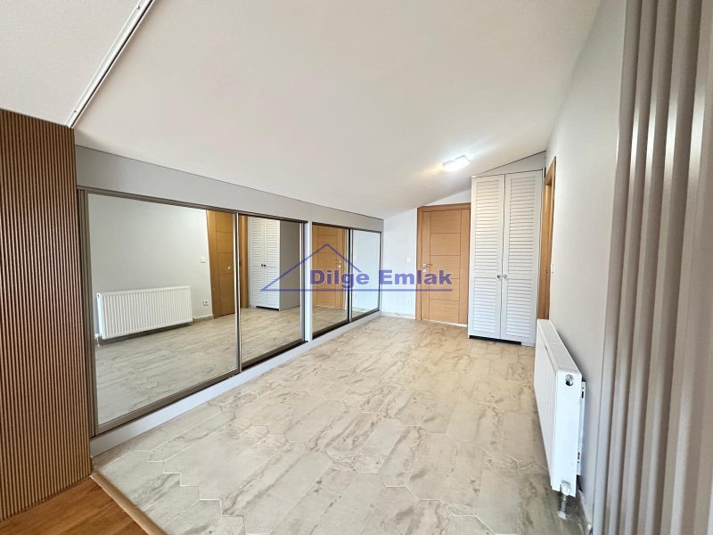Göztepe Caddeye Yakın 4+2 Teraslı 8 Satılık Dubleks Daire