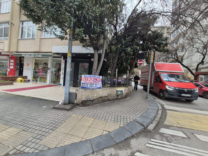 Kozyatağı İnönü Caddesi Köşe Konumlu 20 m2 Kiralık Dükkan