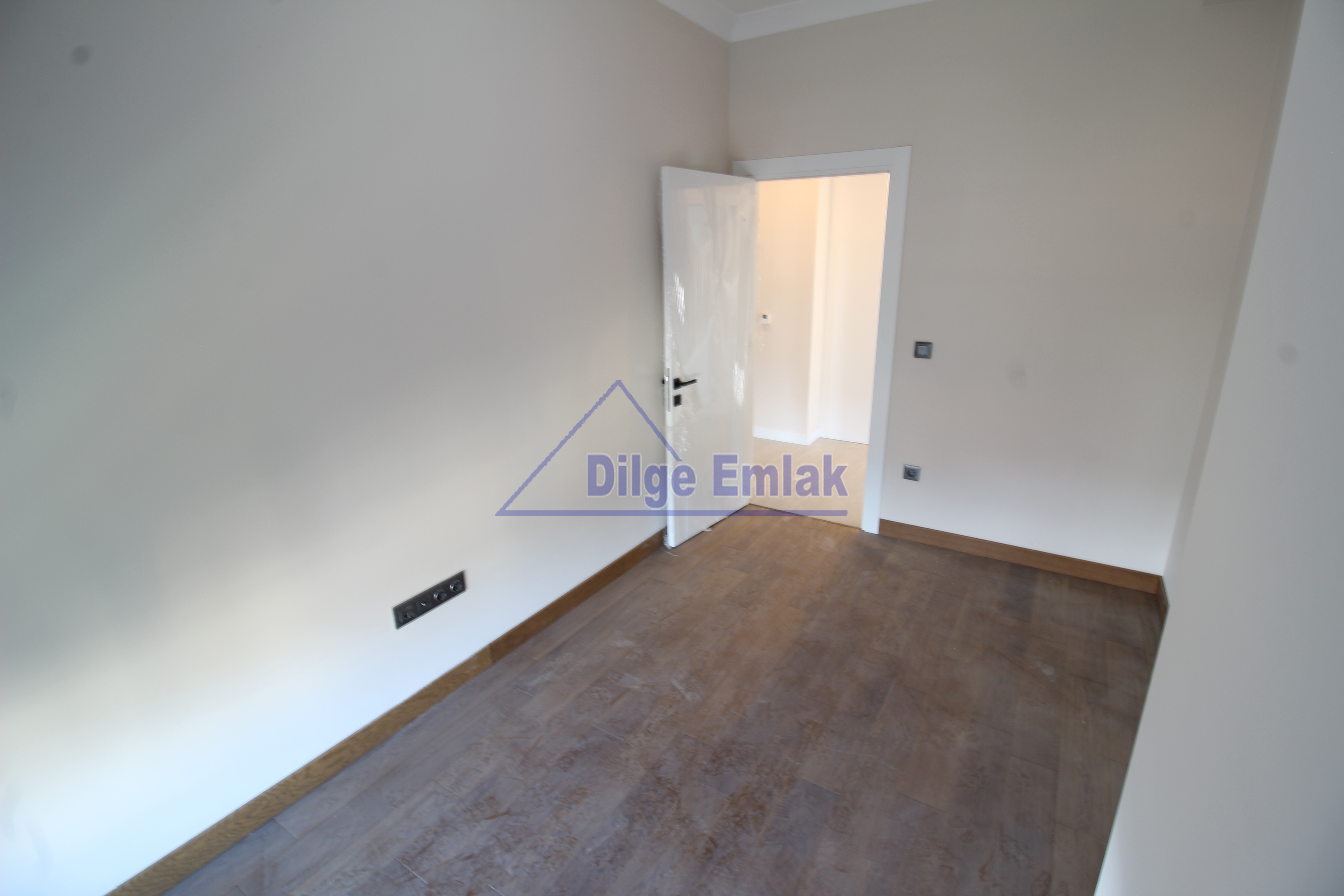 Suadiye Caddeye 3.bina 3+1 Sıfır Balkonlu Satılık daire