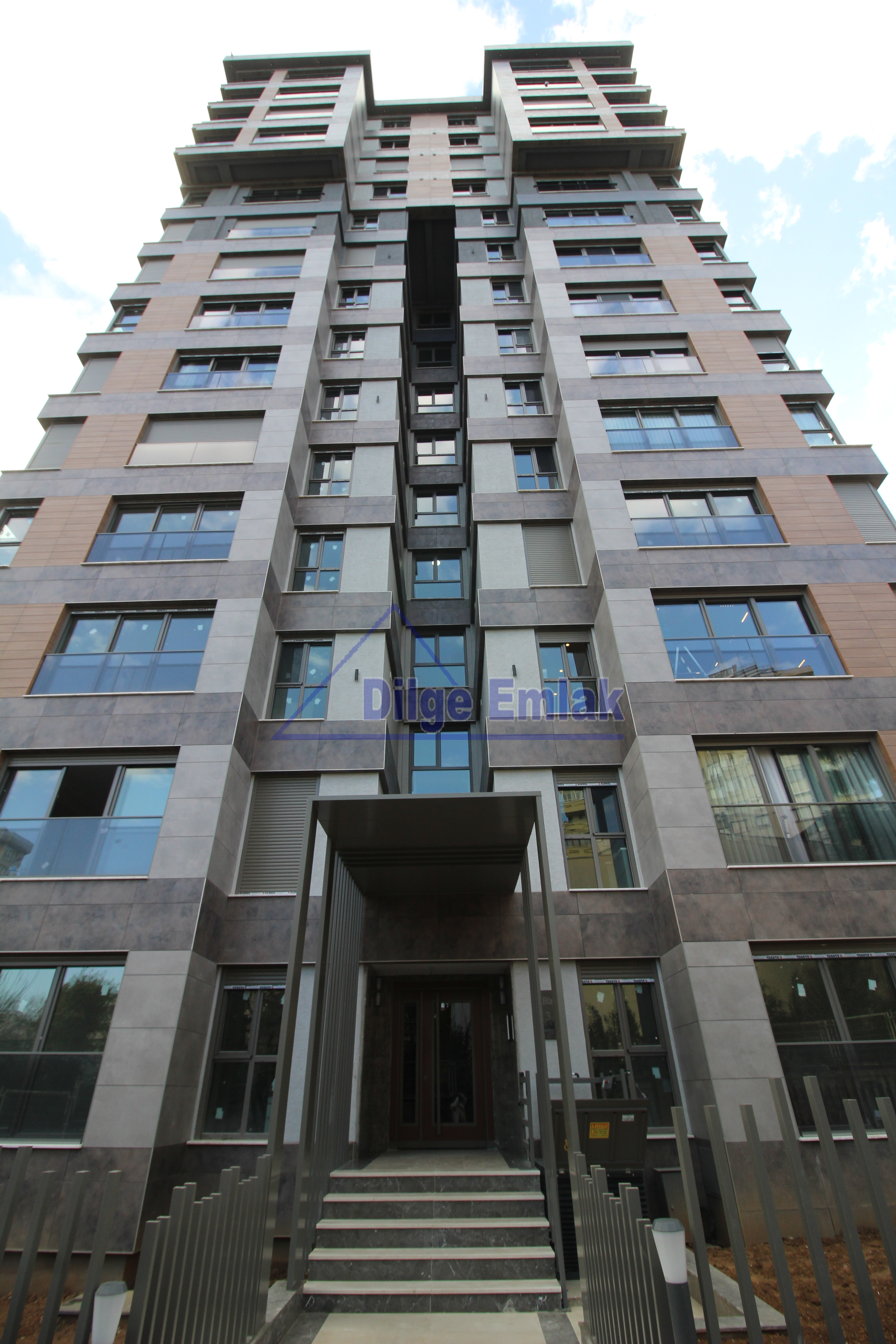 Suadiye Caddeye 3.bina 3+1 Sıfır Balkonlu Satılık daire