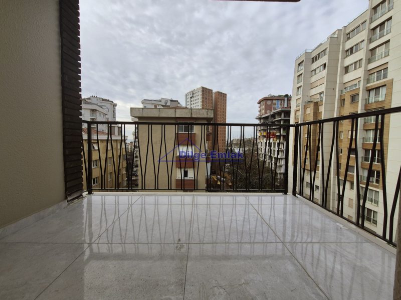 Kalamış Sahilde 3+1 Sıfır Otoparklı Güvenlikli Site Balkonlu