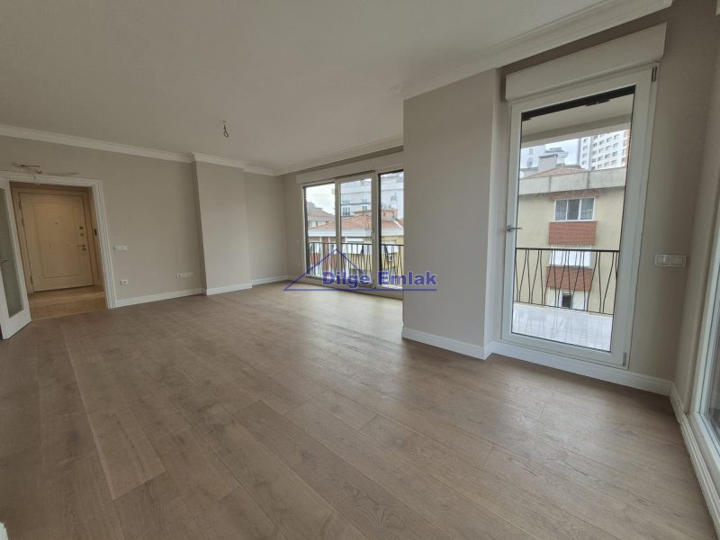 Kalamış Sahilde 3+1 Sıfır Otoparklı Güvenlikli Site Balkonlu