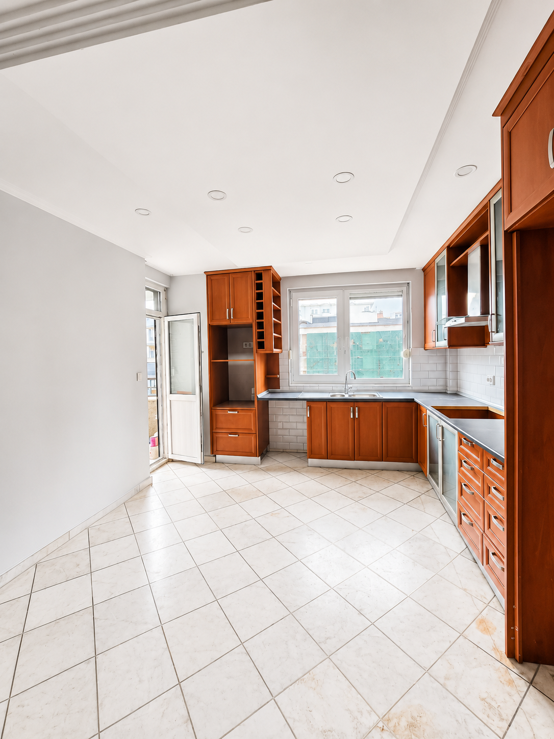 Şaşkınbakkal Sahil 4+1 Deniz Manzaralı Yenilenmiş Kiralık Daire
