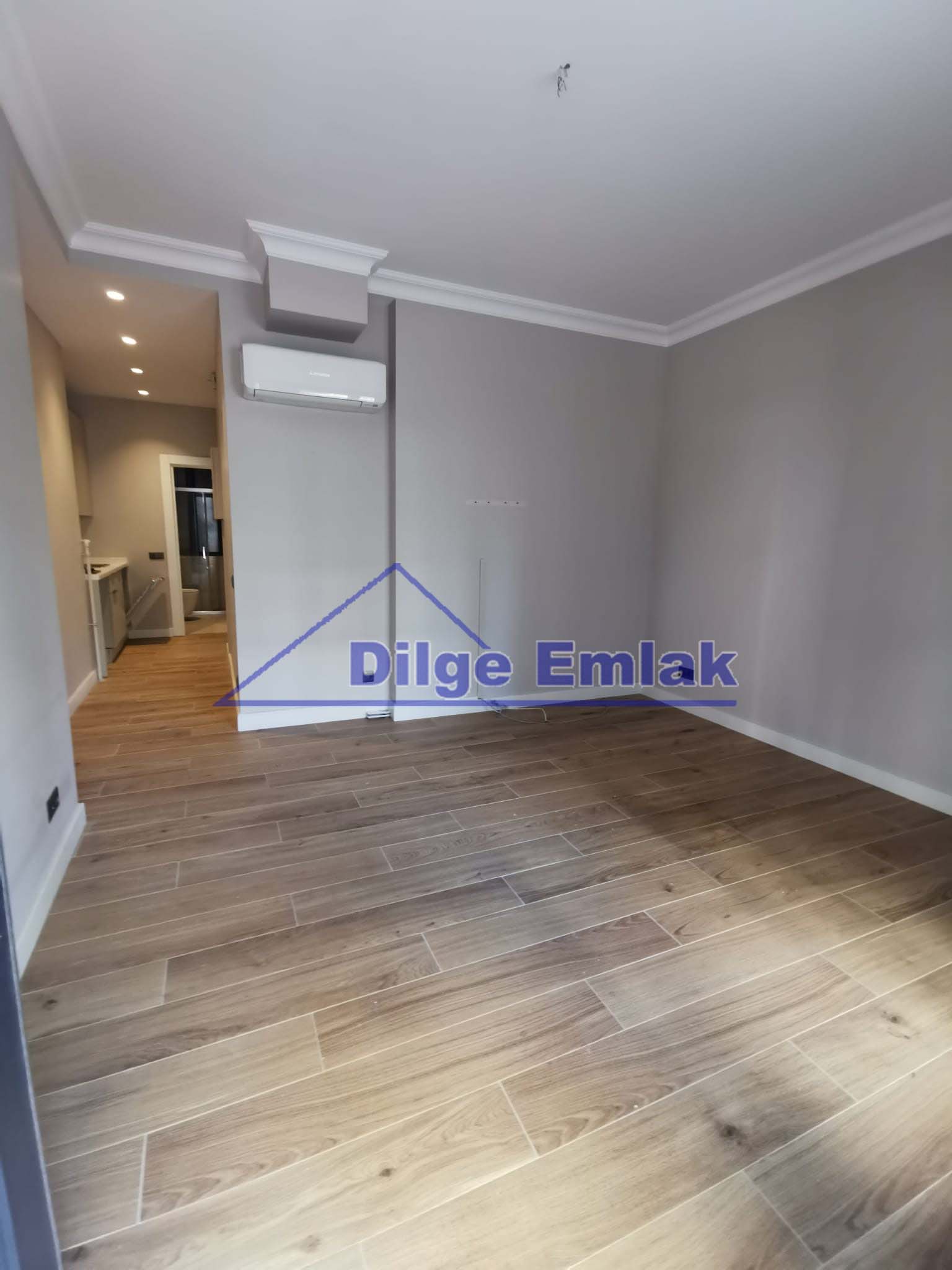 Caddebostan Sahilde 1+1 müstakil girişli İşyerine kiralık
