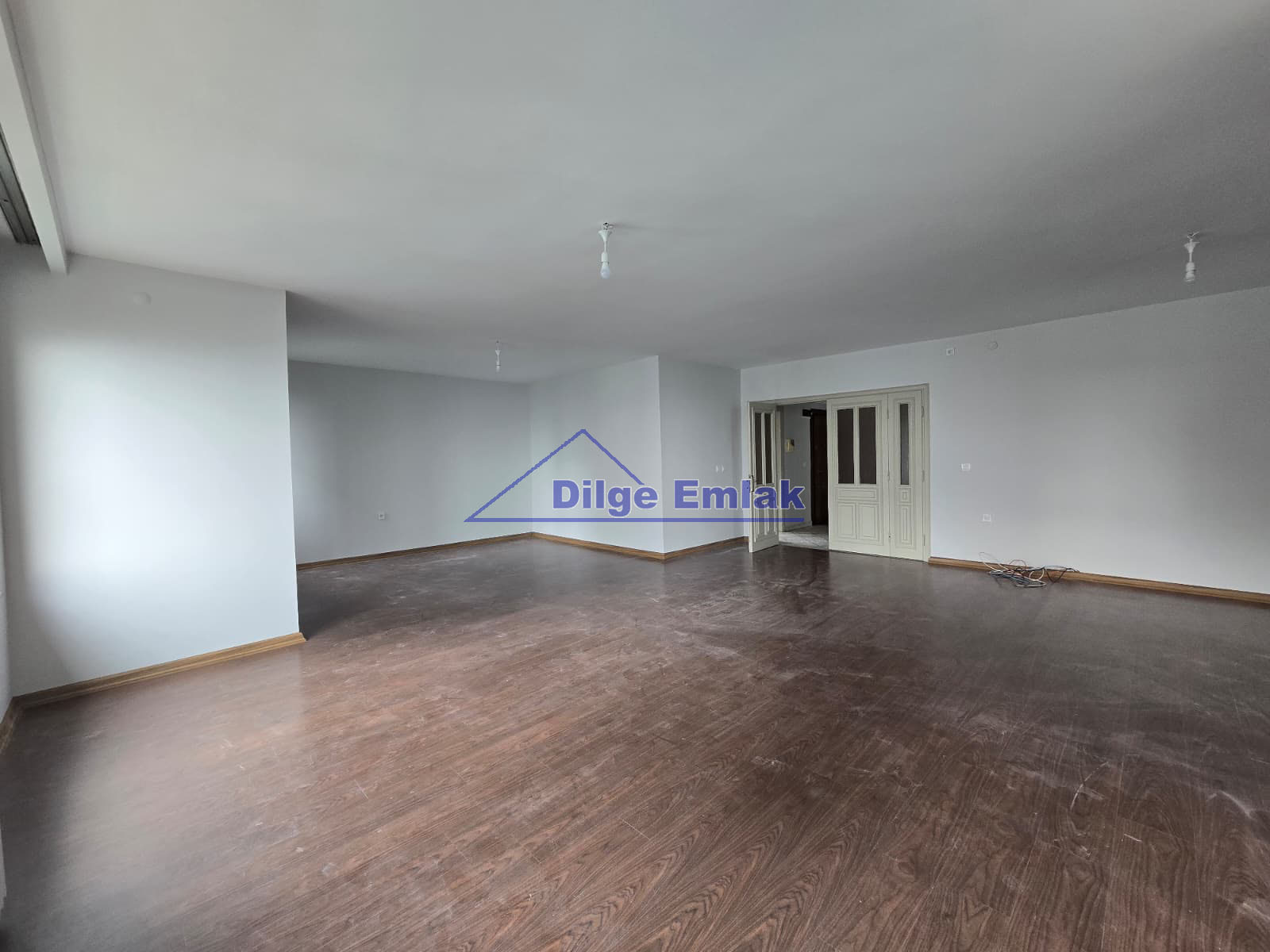 Şaşkınbakkal Sahil 4+1 Deniz Manzaralı Yenilenmiş Kiralık Daire