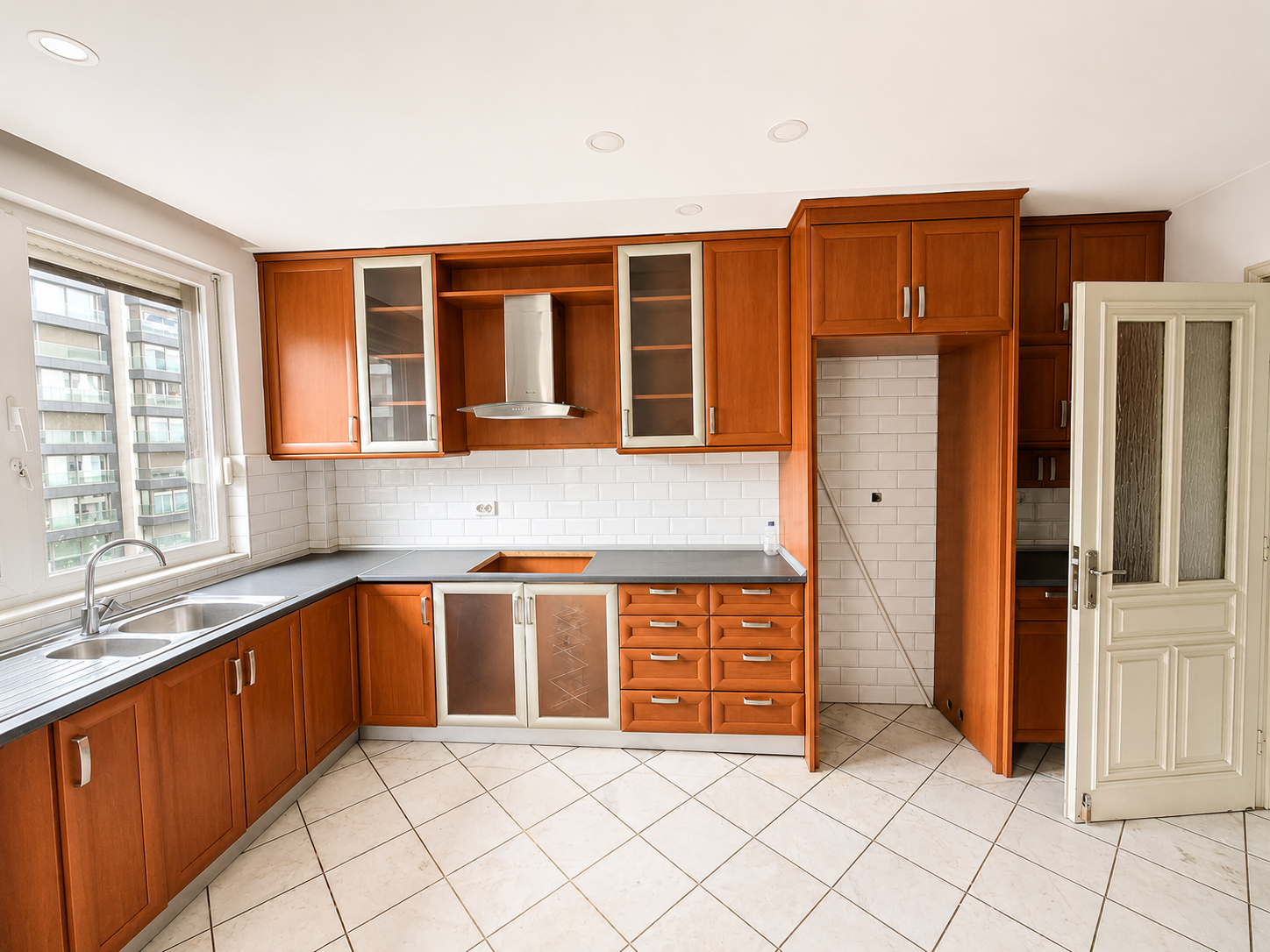 Şaşkınbakkal Sahil 4+1 Deniz Manzaralı Yenilenmiş Kiralık Daire
