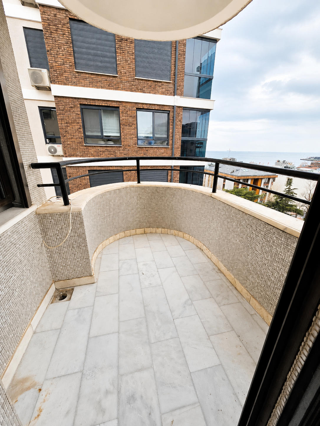 Şaşkınbakkal Sahil 4+1 Deniz Manzaralı Yenilenmiş Kiralık Daire