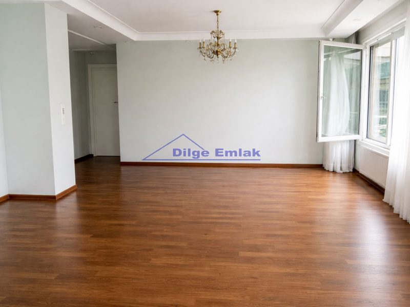 Fenerbahçe Sahil 3+1 Balkonlu Güvenlikli Site Dairesi Kiralık