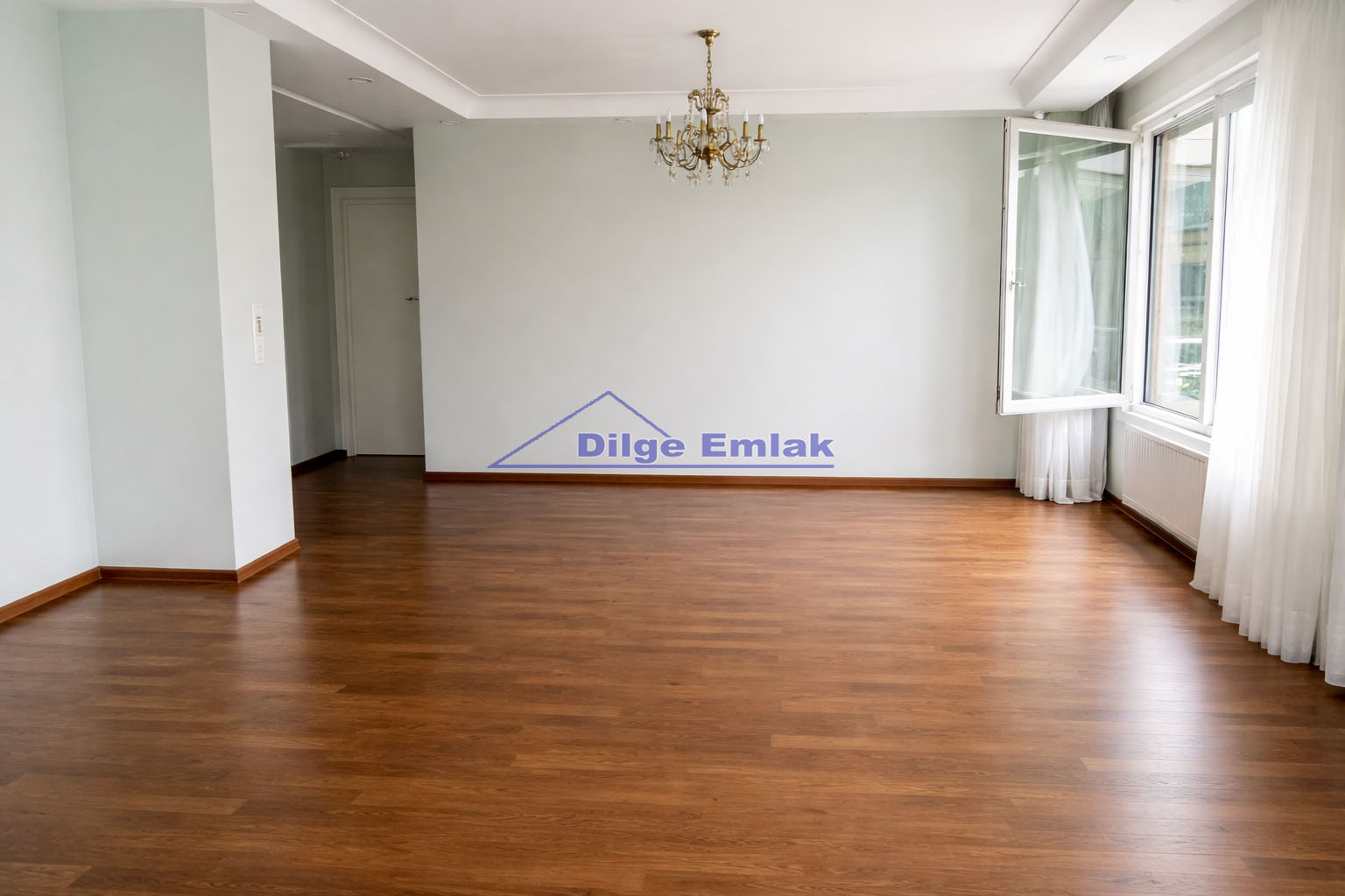 Fenerbahçe Sahil 3+1 Balkonlu Güvenlikli Site Dairesi Kiralık