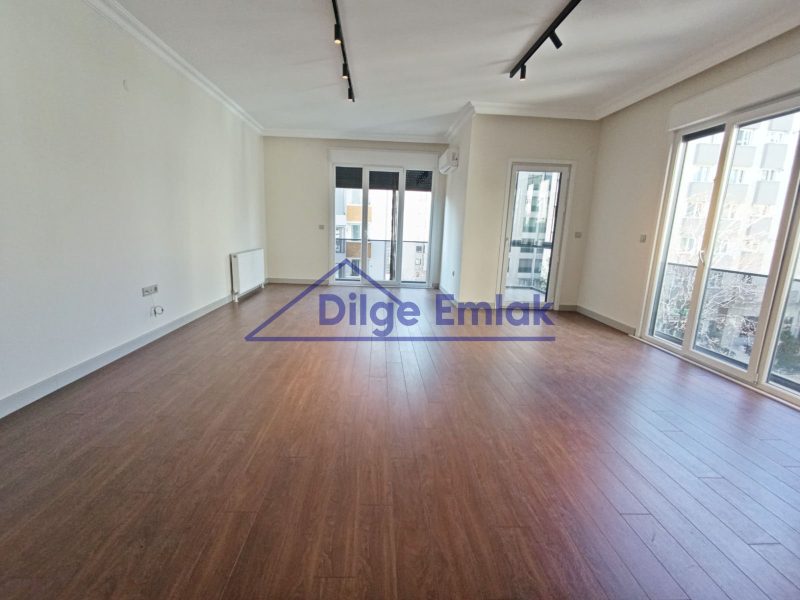 Göztepe Bağdat Cad. Yakını 3+1 Balkonlu 5 Yıllık Satılık Daire