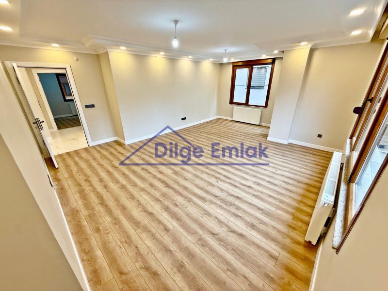 Caddebostan Bağdat Cad. Yakını 3+1 Balkonlu Satılık Daire