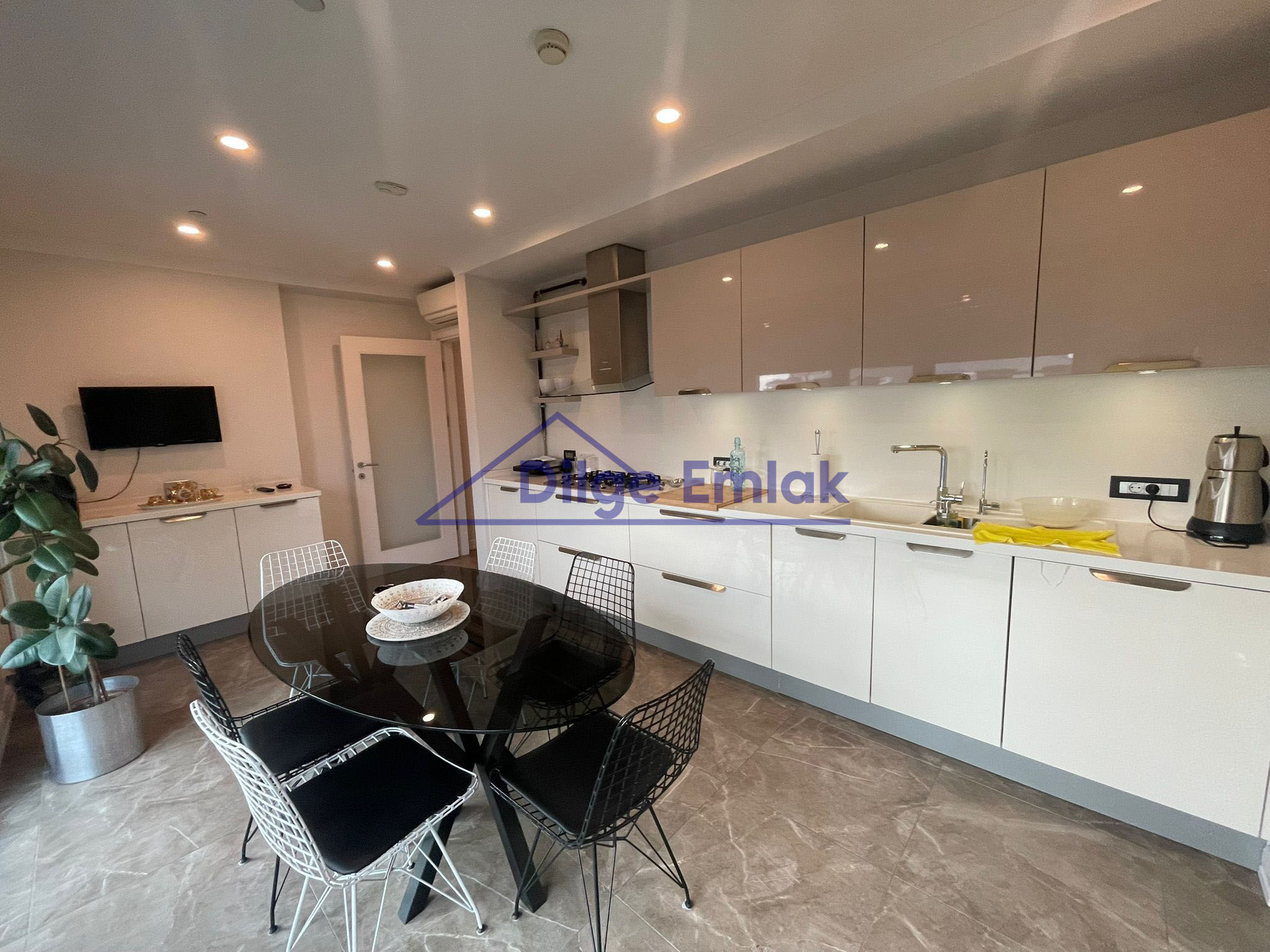 Caddebostan Önü Kapanmaz 145 m2 Net 4+1 Satılık Daire