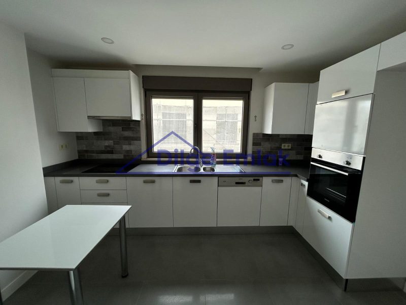 Erenköy Bağdat cad. 4.bina 130 m2 net 4+1 Satılık