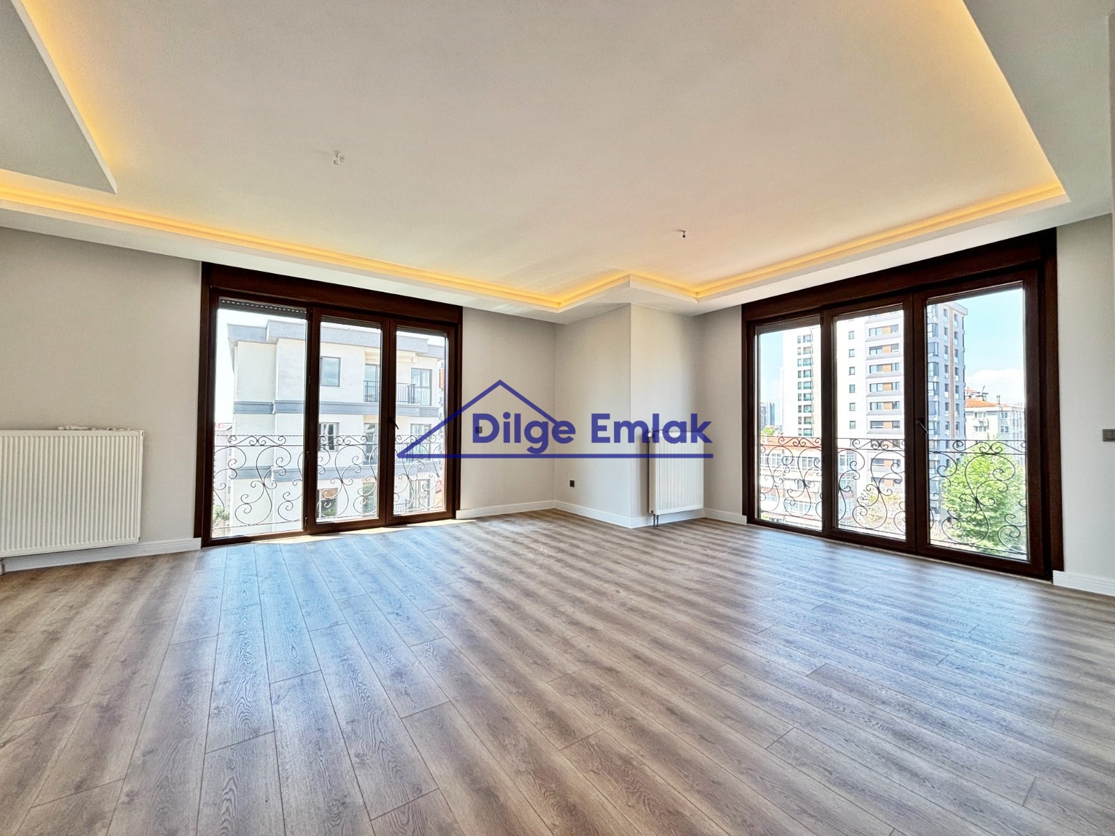 Caddebostan Bağdat caddesi yakını 3+1 Balkonlu Satılık Daire