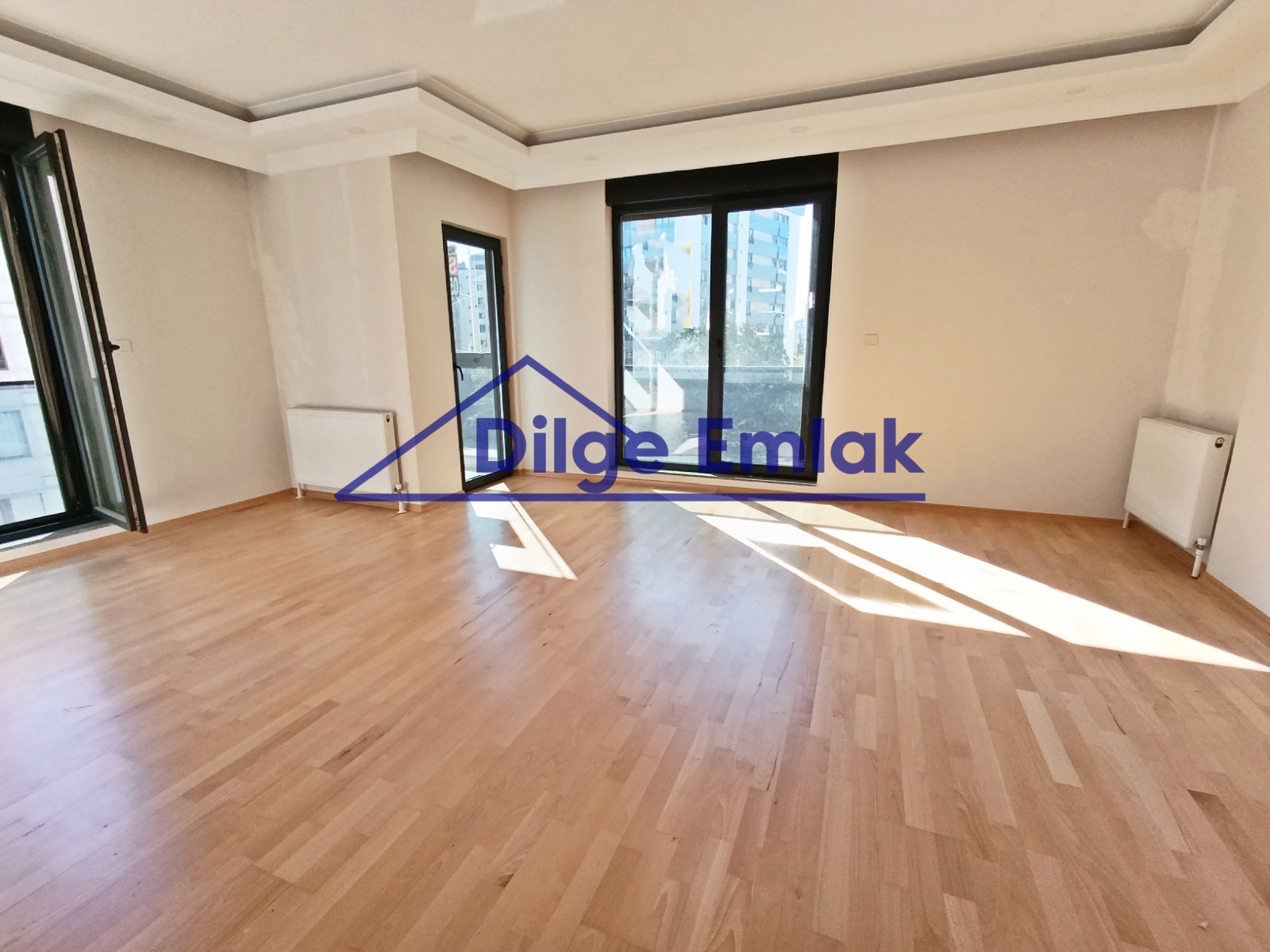 Suadiye Bağdat Caddesi Yakını 3+1 Balkonlu 5 Yıllık Satılık Daire
