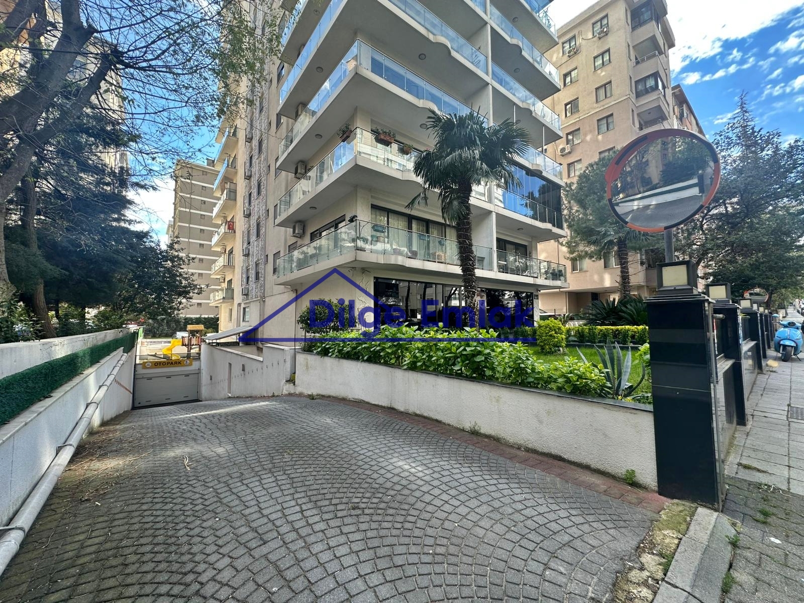 Caddebostan Bağdat Cad yakın 3+1 Balkonlu Satılık Daire