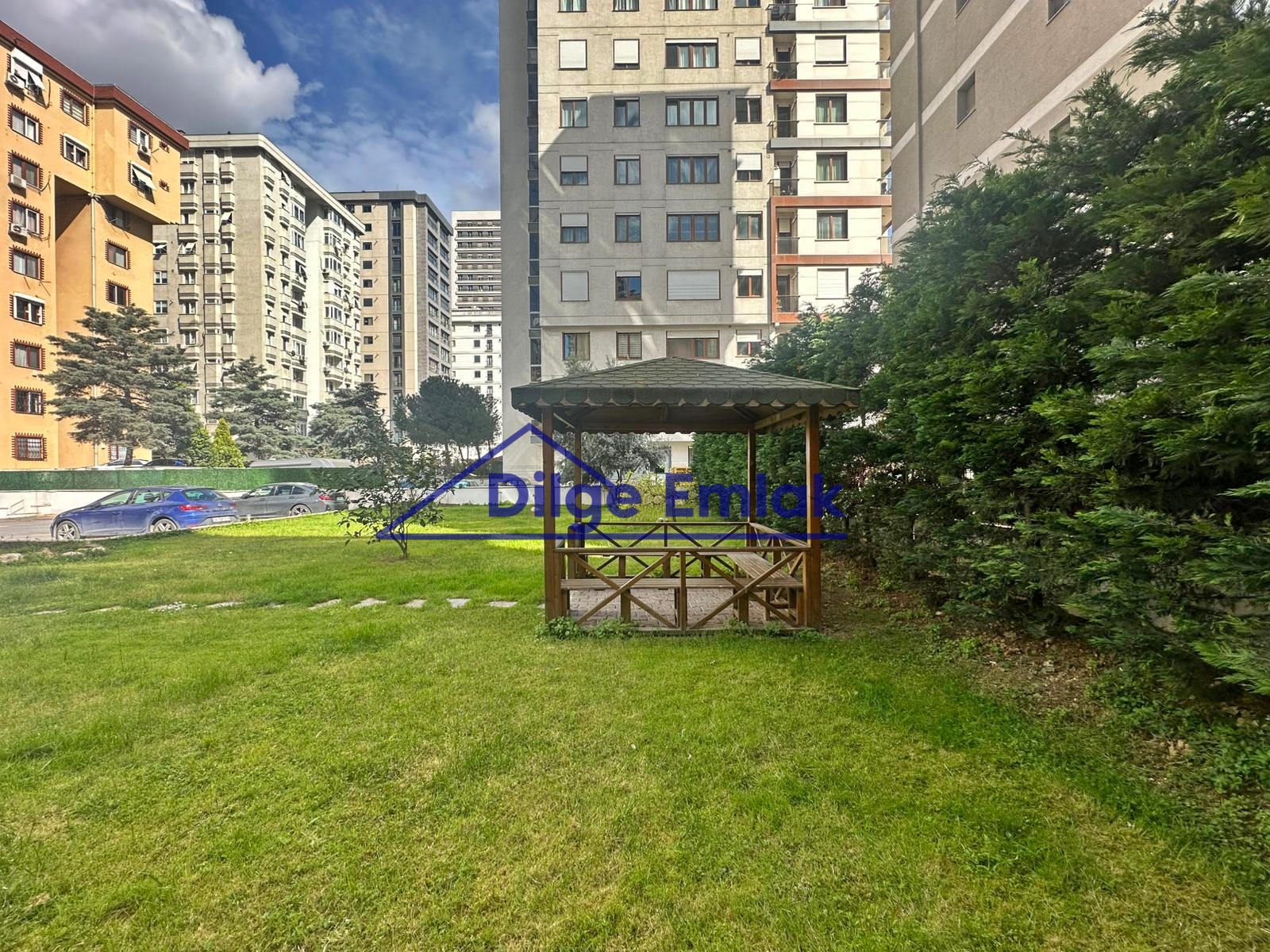 Caddebostan Bağdat Cad yakın 3+1 Balkonlu Satılık Daire