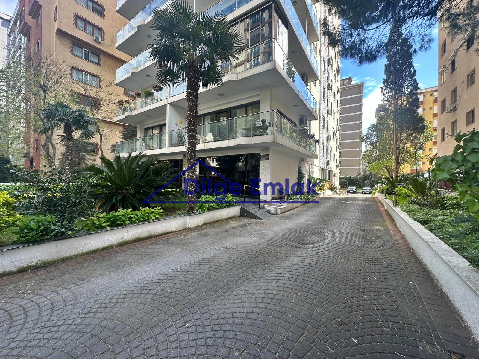 Caddebostan Bağdat Cad yakın 3+1 Balkonlu Satılık Daire