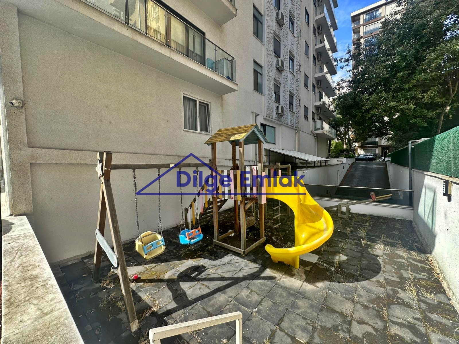 Caddebostan Bağdat Cad yakın 3+1 Balkonlu Satılık Daire