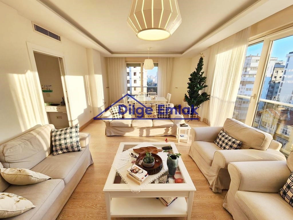 Suadiye Bağdat Caddesi Yakını 3+1 6 Yıllık Binada Satılık Daire