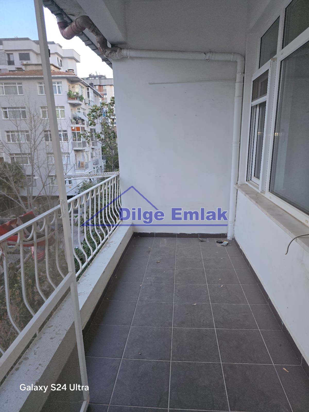 Feneryolu Bağdat Cad.yakın 2+1 yenilenmiş balkonlu kiralık daire