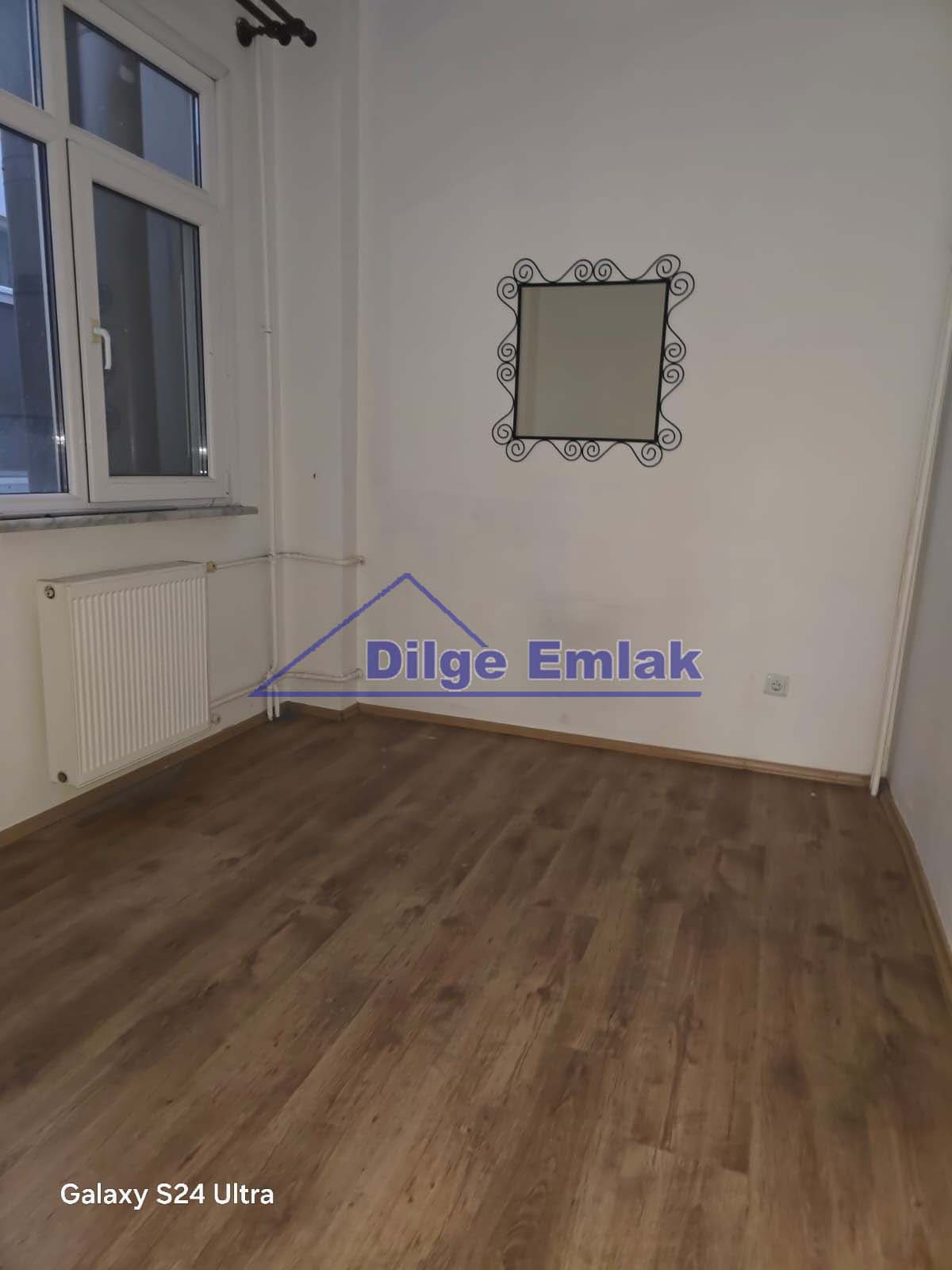 Feneryolu Bağdat Cad.yakın 2+1 yenilenmiş balkonlu kiralık daire
