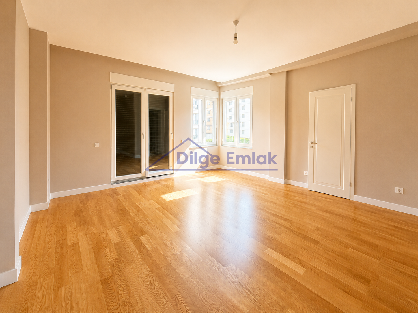 Fenerbahçe’de Sahil Hattına Yakın Sıfır Binada 120 m² Net 3+1