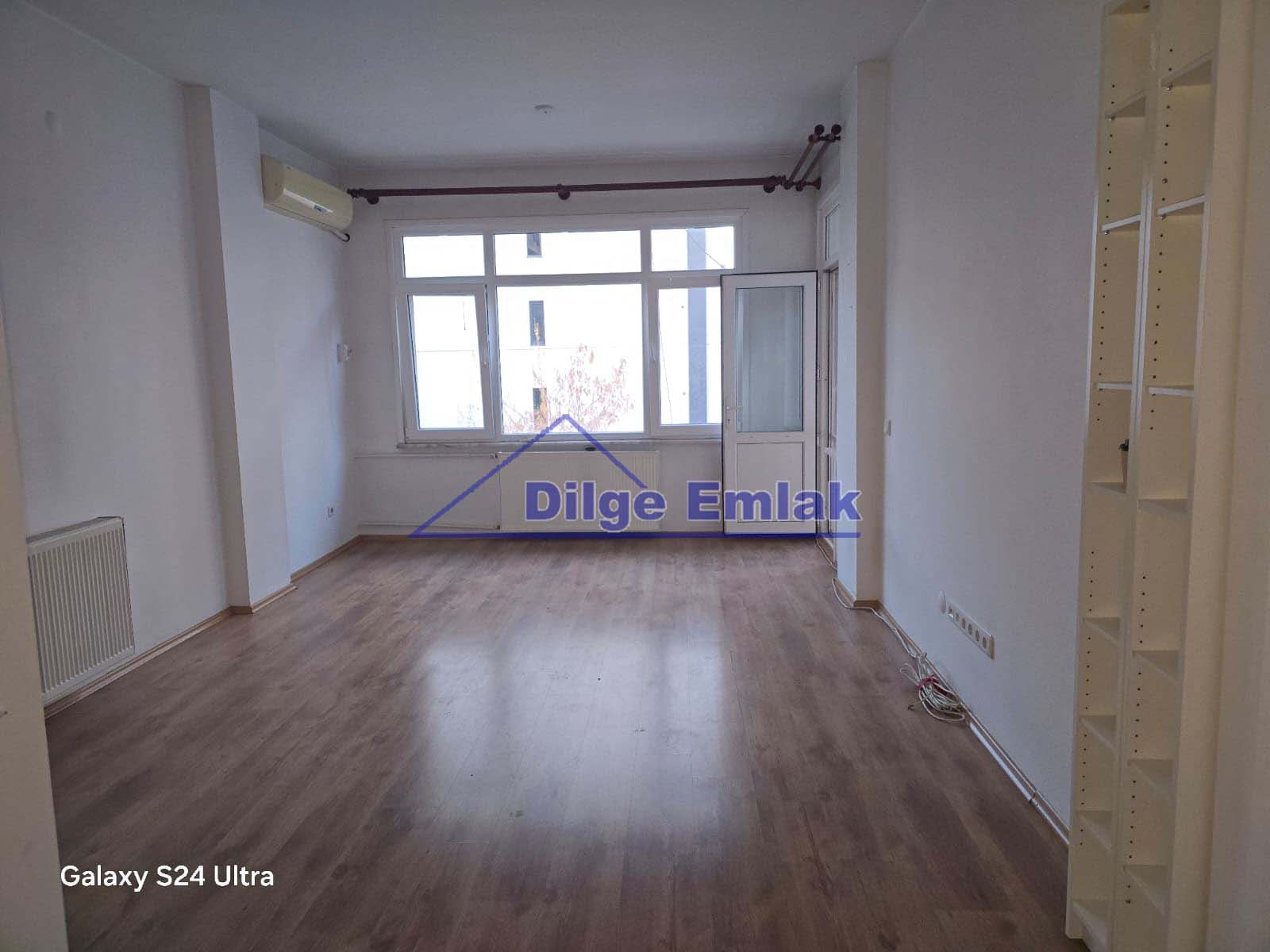 Feneryolu Bağdat Cad.yakın 2+1 yenilenmiş balkonlu kiralık daire