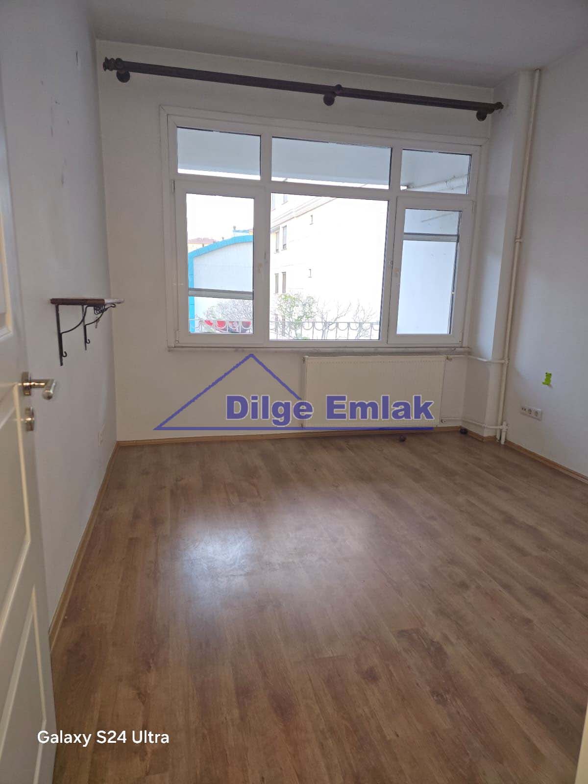 Feneryolu Bağdat Cad.yakın 2+1 yenilenmiş balkonlu kiralık daire