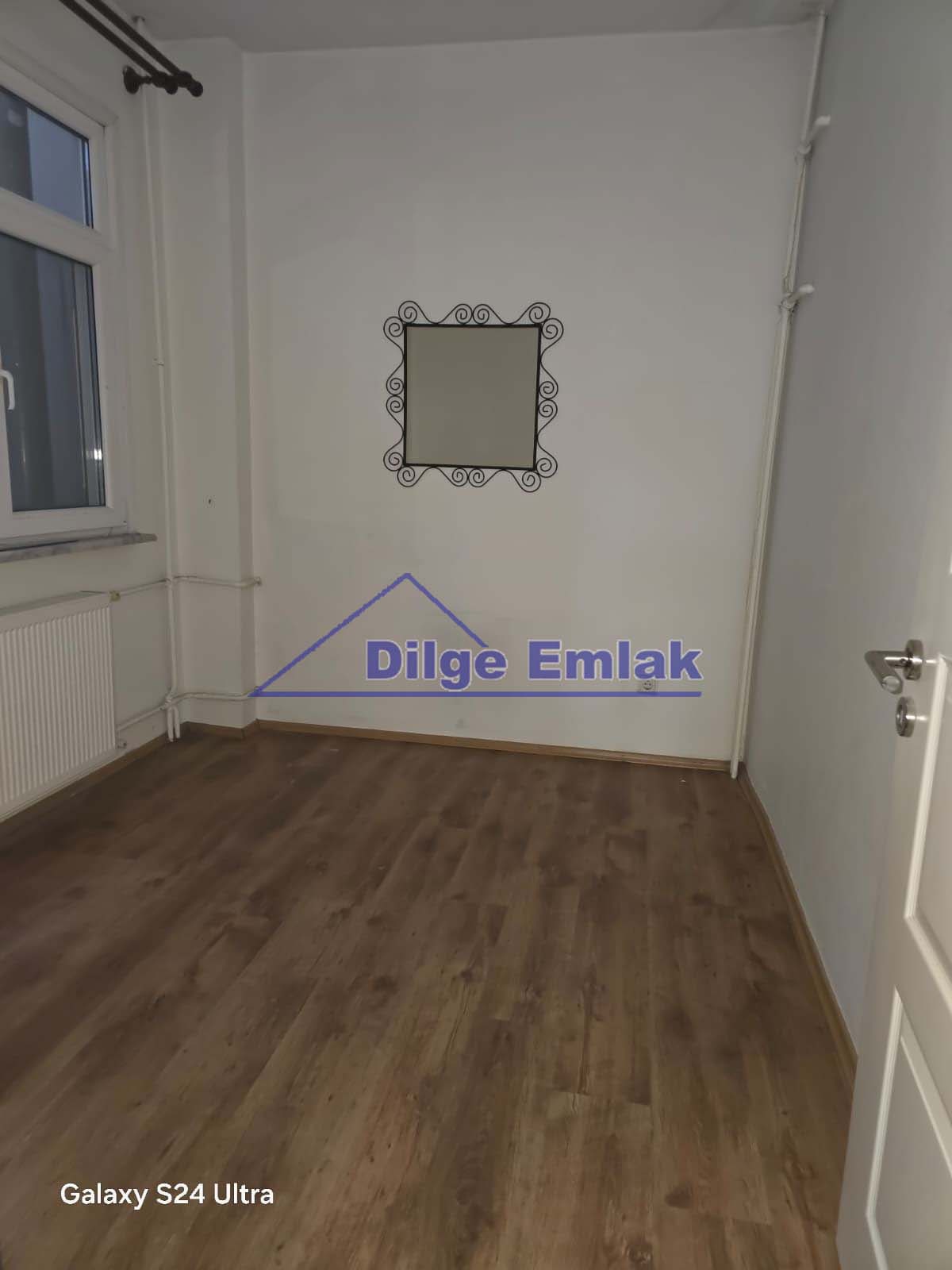 Feneryolu Bağdat Cad.yakın 2+1 yenilenmiş balkonlu kiralık daire