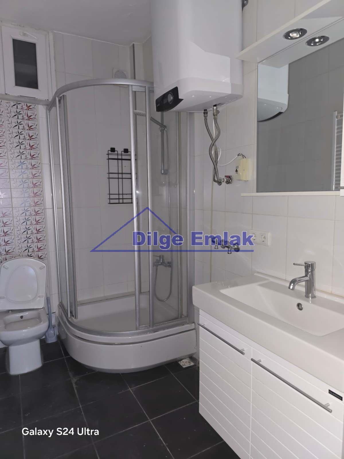 Feneryolu Bağdat Cad.yakın 2+1 yenilenmiş balkonlu kiralık daire