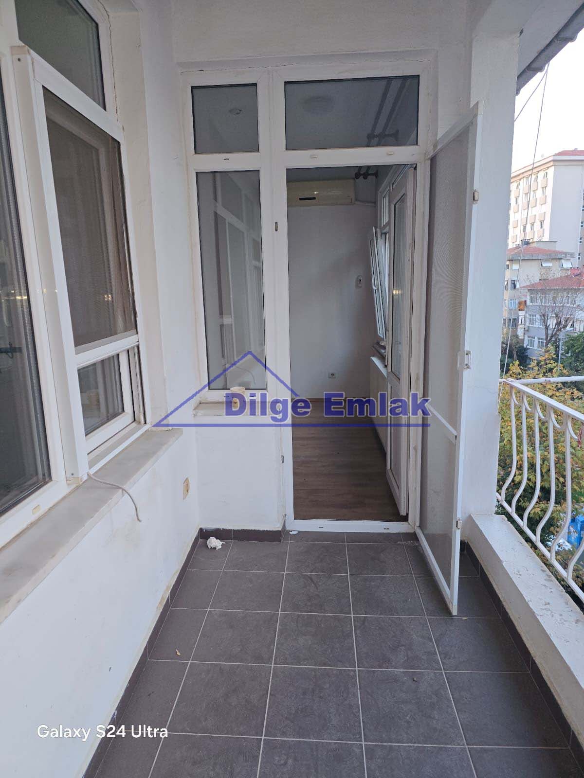 Feneryolu Bağdat Cad.yakın 2+1 yenilenmiş balkonlu kiralık daire
