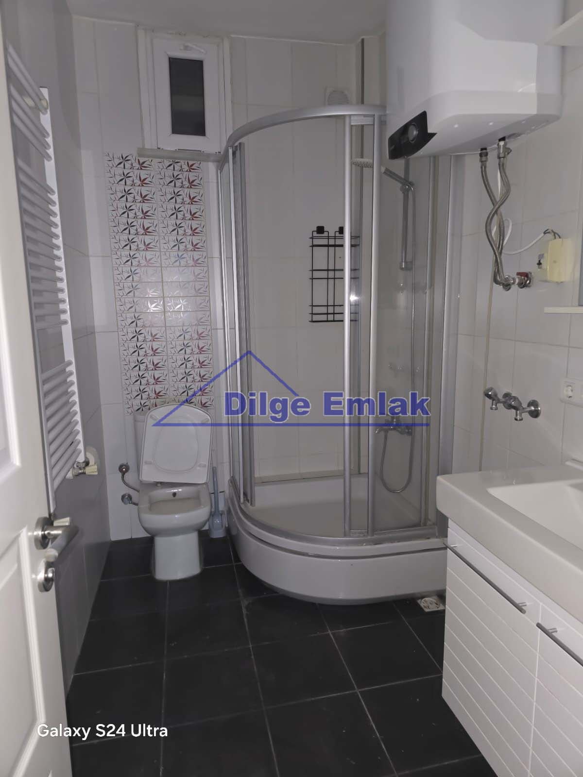 Feneryolu Bağdat Cad.yakın 2+1 yenilenmiş balkonlu kiralık daire