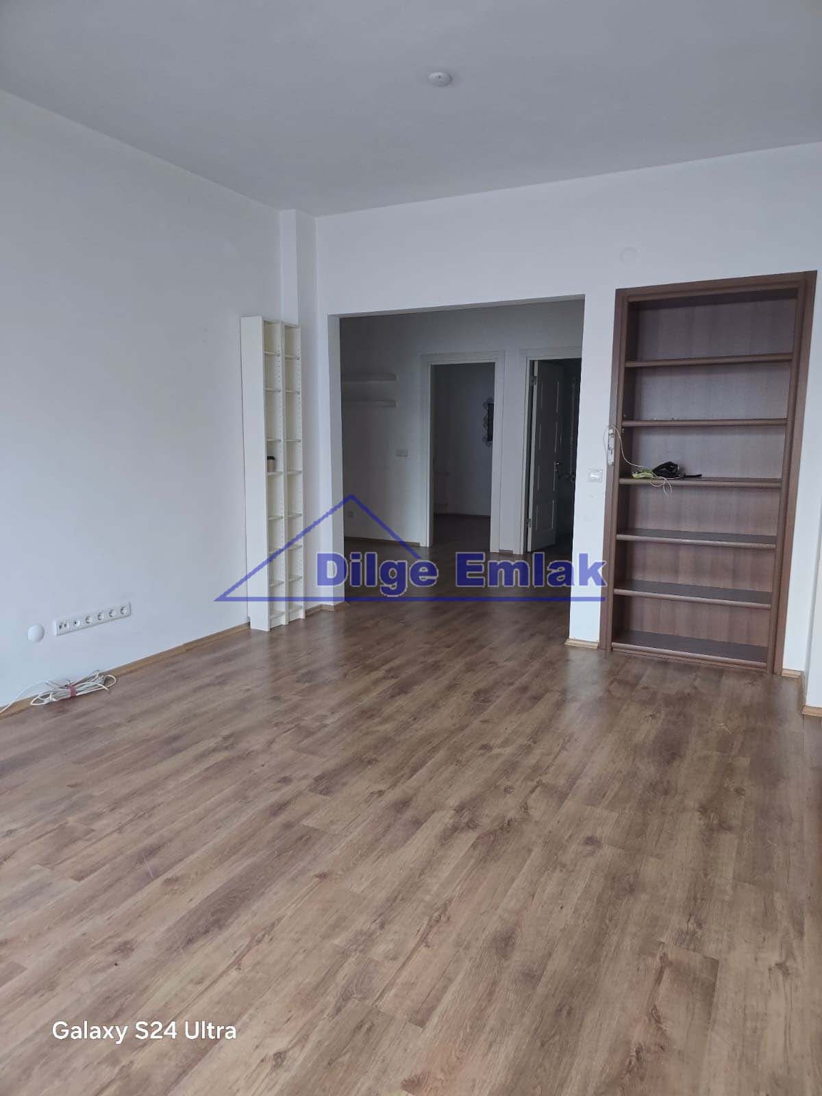 Feneryolu Bağdat Cad.yakın 2+1 yenilenmiş balkonlu kiralık daire