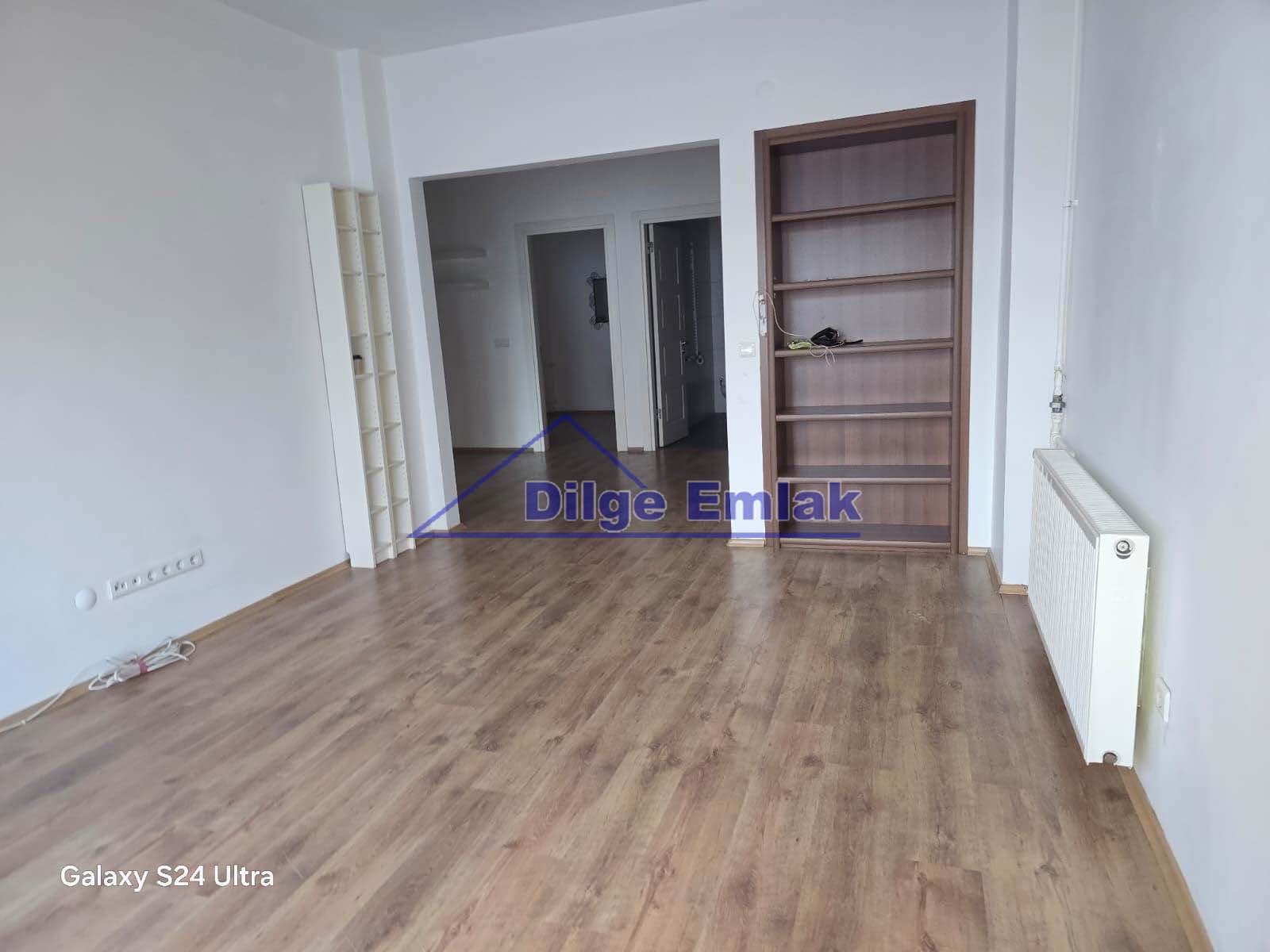 Feneryolu Bağdat Cad.yakın 2+1 yenilenmiş balkonlu kiralık daire