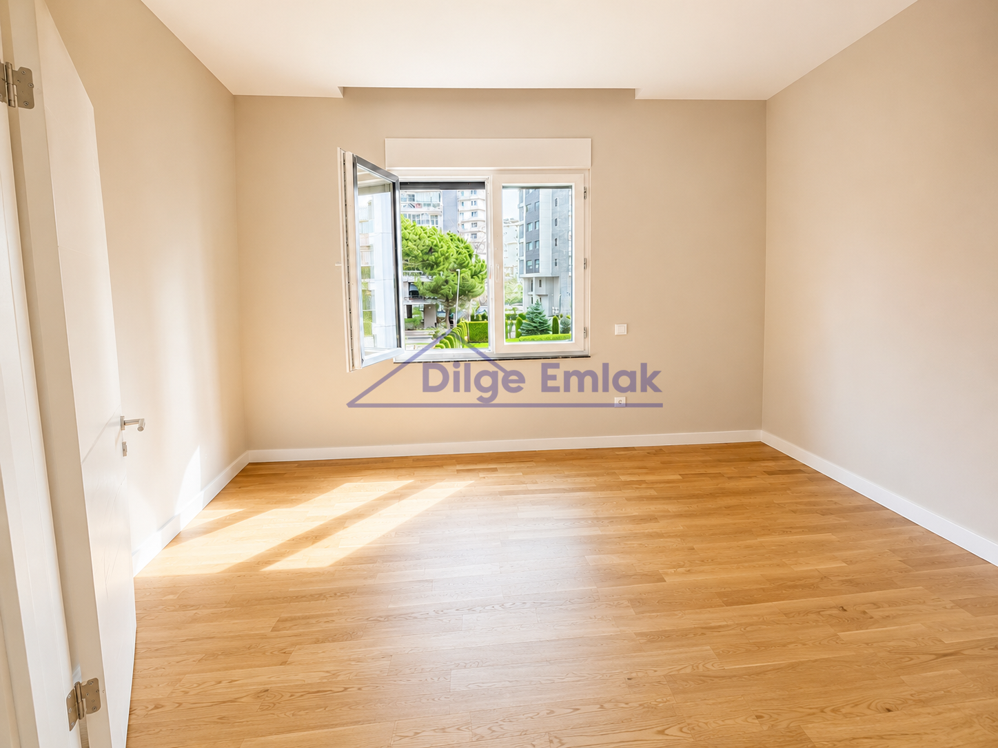 Fenerbahçe’de Sahil Hattına Yakın Sıfır Binada 120 m² Net 3+1