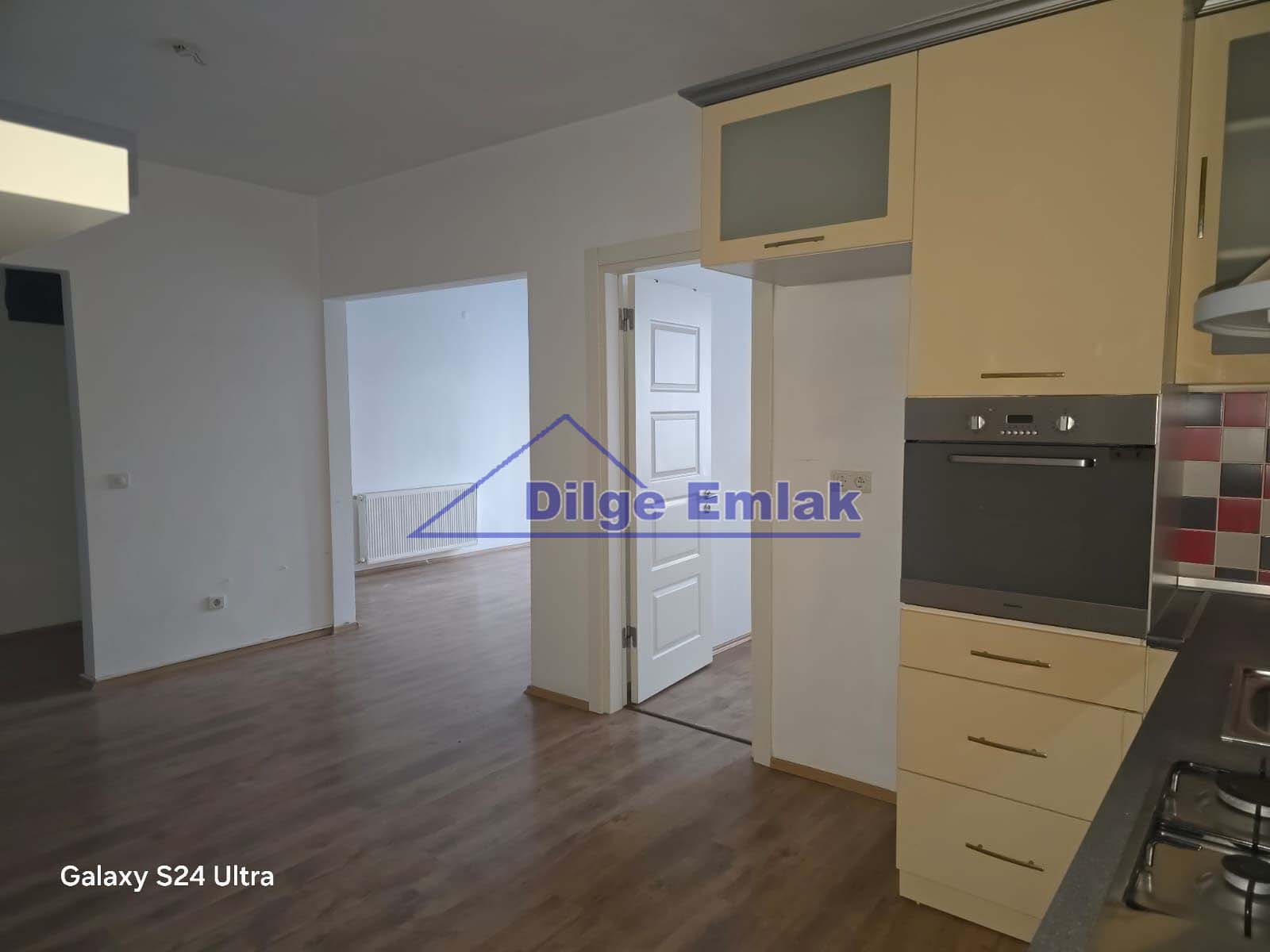 Feneryolu Bağdat Cad.yakın 2+1 yenilenmiş balkonlu kiralık daire