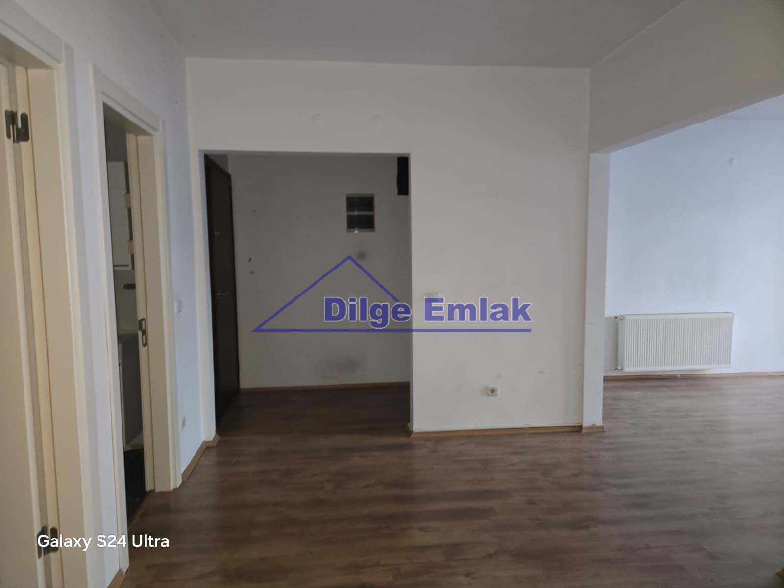 Feneryolu Bağdat Cad.yakın 2+1 yenilenmiş balkonlu kiralık daire