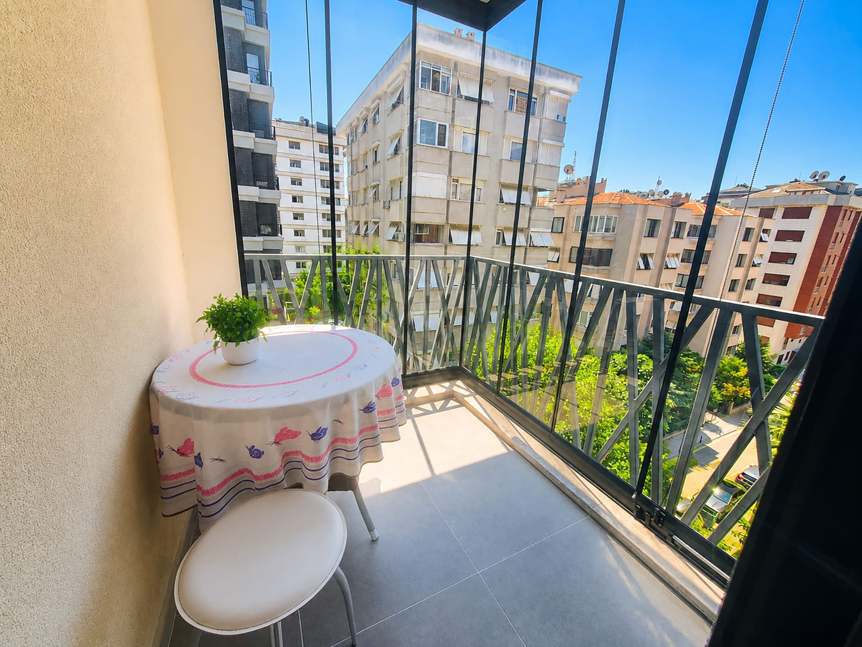 Bağdat Caddesine Yakın Yeni Binada 107 m² Net Balkonlu Satılık