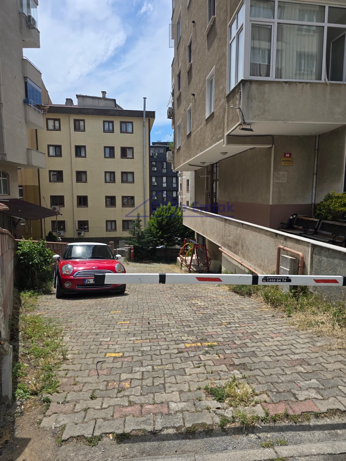 Bostancı Metro’ya Yakın 2+1 Balkonlu Kiralık Daire
