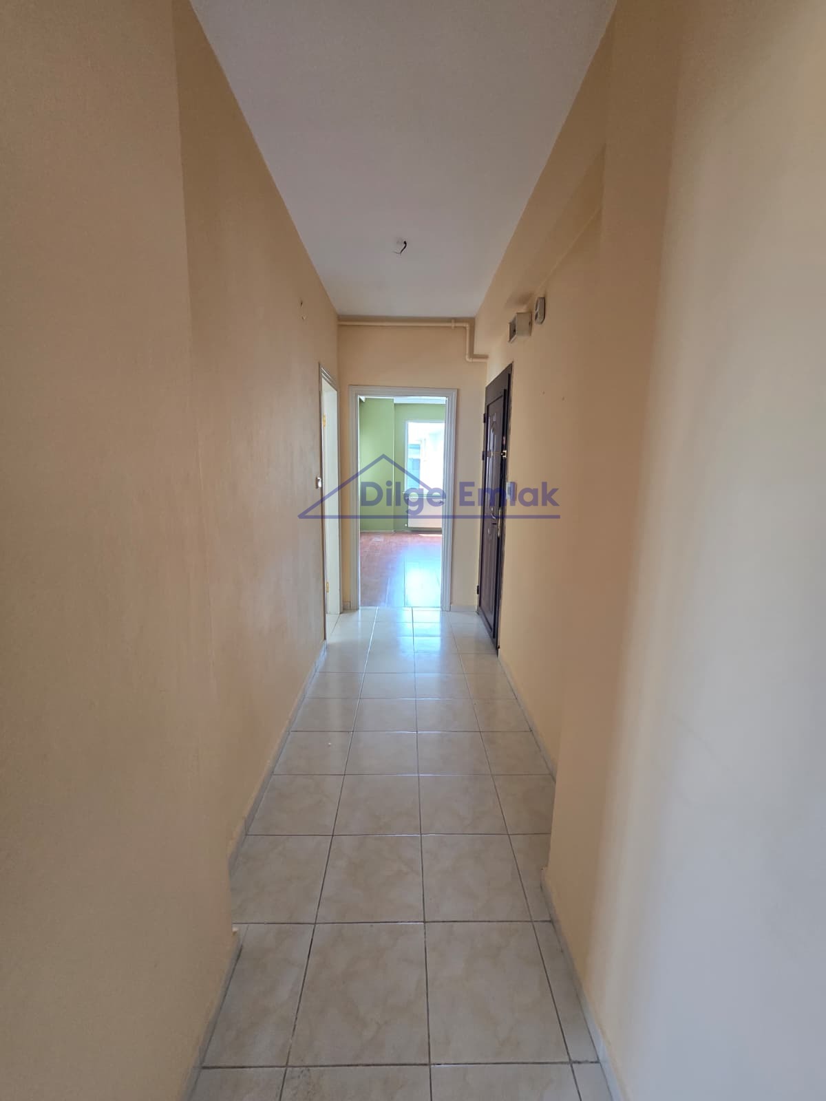 Bostancı Metro’ya Yakın 2+1 Balkonlu Kiralık Daire