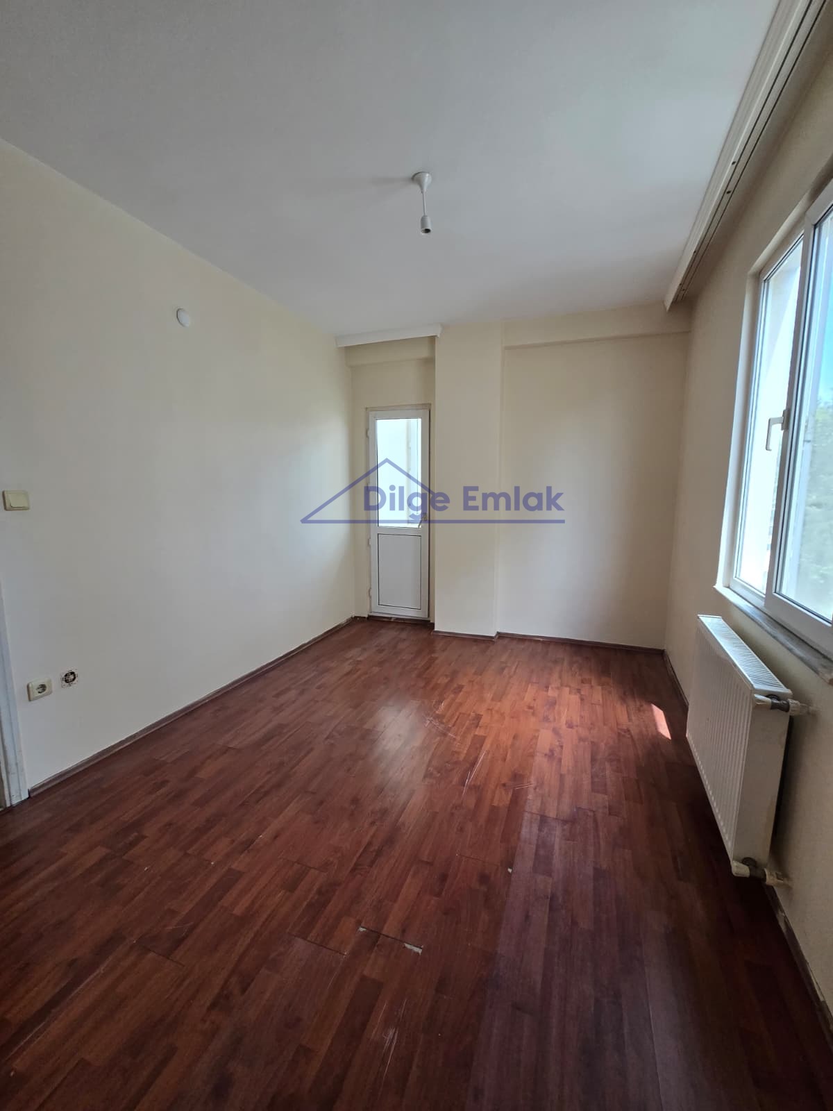 Bostancı Metro’ya Yakın 2+1 Balkonlu Kiralık Daire
