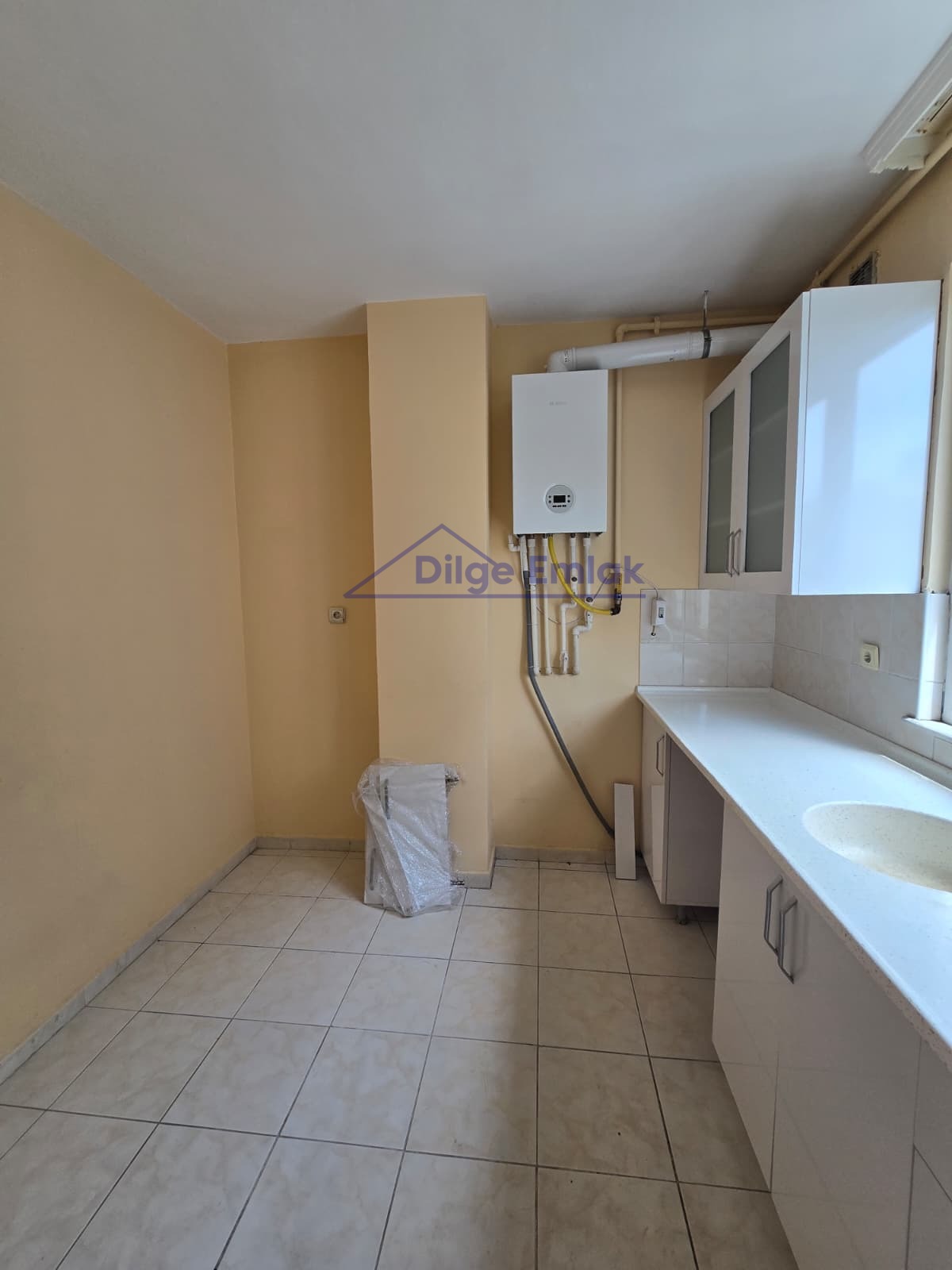 Bostancı Metro’ya Yakın 2+1 Balkonlu Kiralık Daire