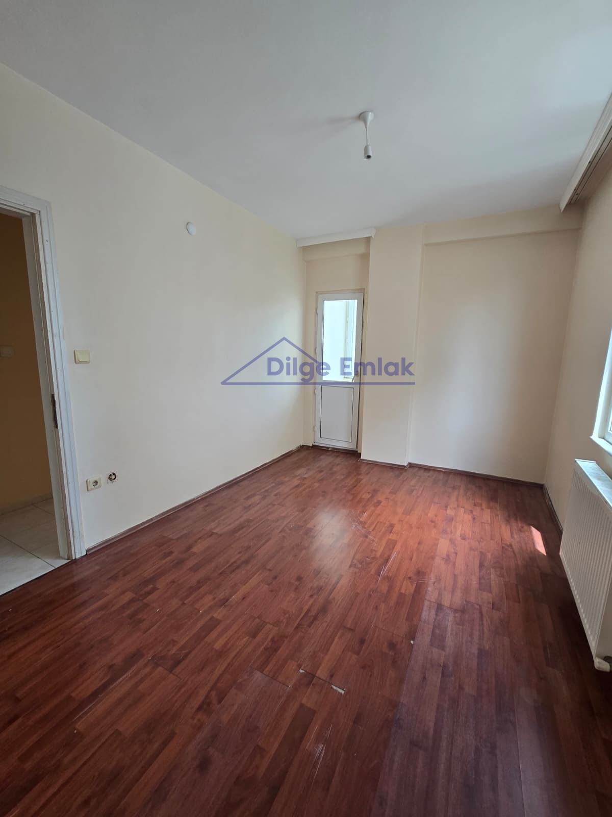 Bostancı Metro’ya Yakın 2+1 Balkonlu Kiralık Daire