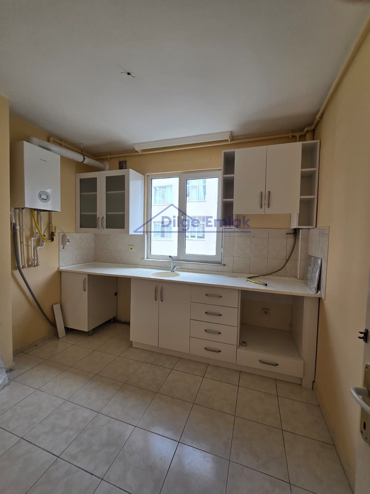 Bostancı Metro’ya Yakın 2+1 Balkonlu Kiralık Daire