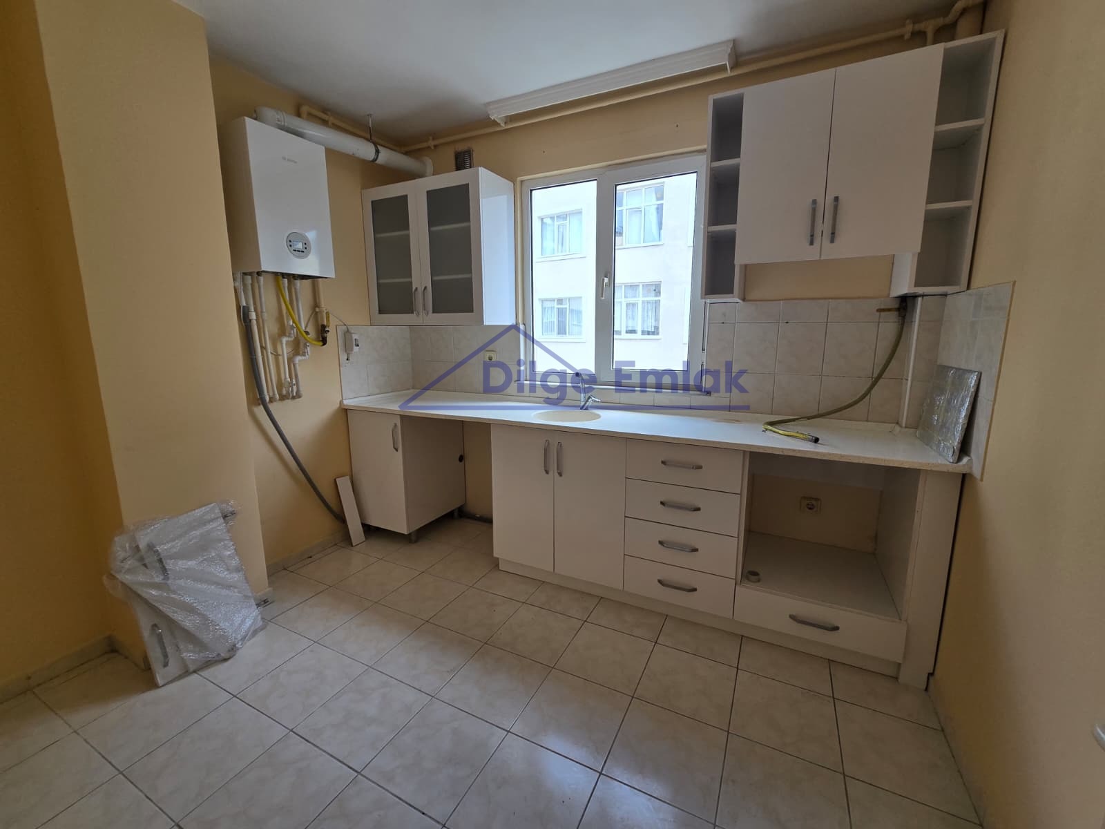 Bostancı Metro’ya Yakın 2+1 Balkonlu Kiralık Daire