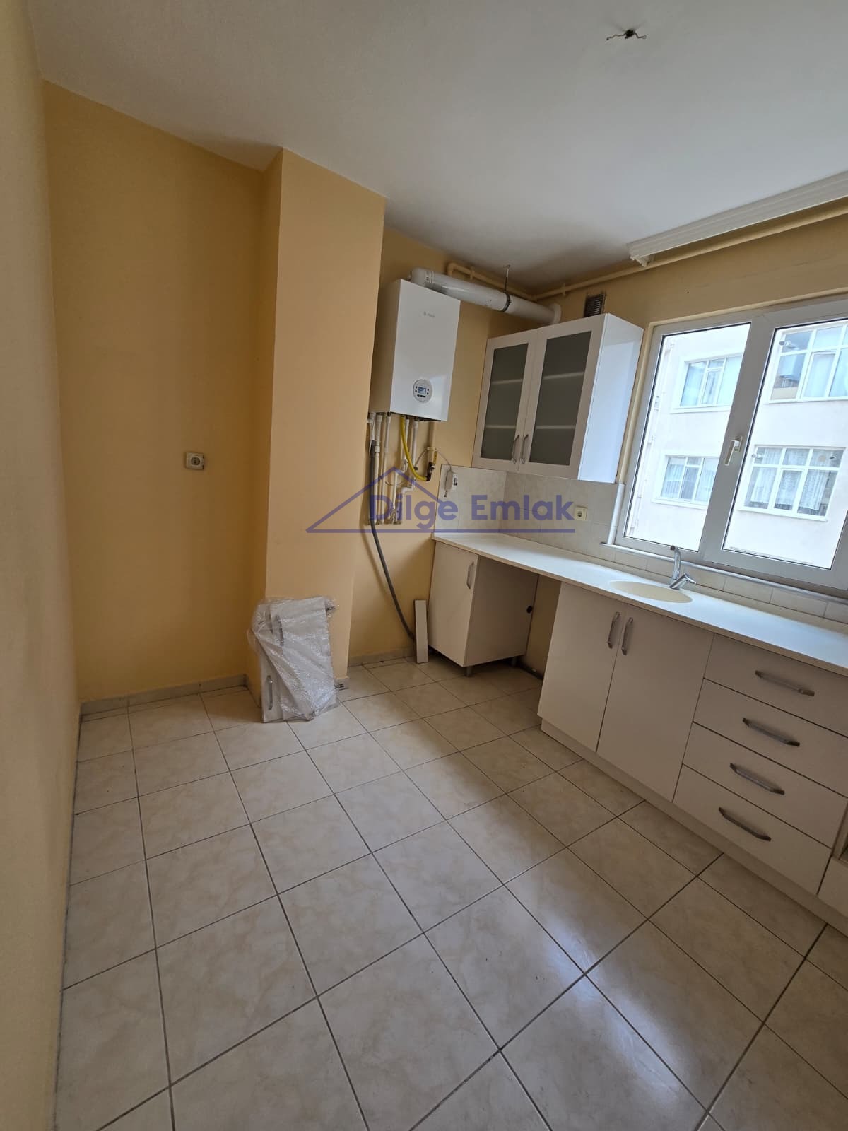 Bostancı Metro’ya Yakın 2+1 Balkonlu Kiralık Daire